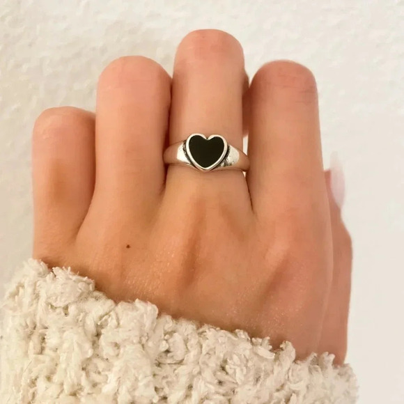 925 Sterling Silver Black Heart Ring Minimalist Dainty Ring Resizable Ring - Picture 3 of 6